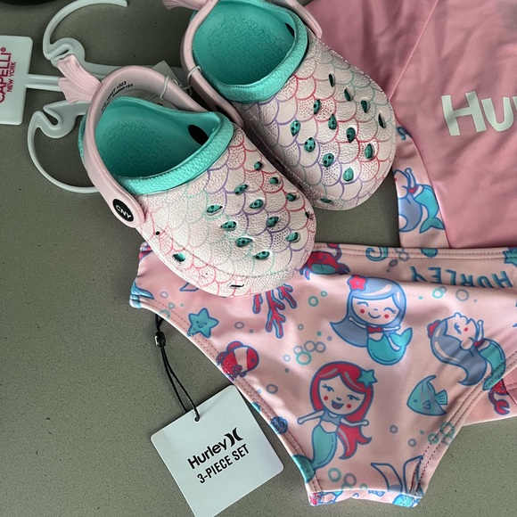 | NWT | Hurley 3-piece bathing suit set size 2T with toddler size 5 sandals - Picture 5 of 8